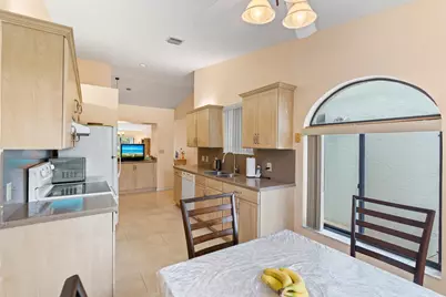 8108 NW 100th Lane, Tamarac, FL 33321 - Photo 8
