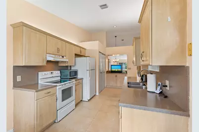 8108 NW 100th Lane, Tamarac, FL 33321 - Photo 6