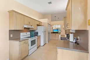 8108 NW 100th Ln, Tamarac, FL 33321 - Photo 6