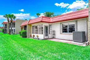 154 Lake Dora Dr, West Palm Beach, FL 33411 - Photo 8