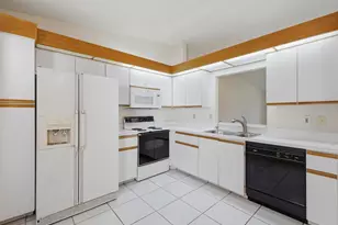 6200 Kings Gate Cir, Delray Beach, FL 33484 - Photo 4