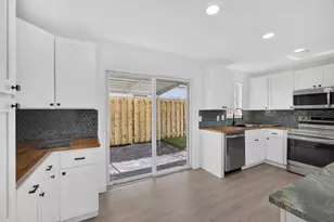 665 W 7th St, Riviera Beach, FL 33404 - Photo 16