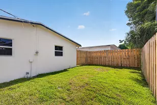 665 W 7th St, Riviera Beach, FL 33404 - Photo 4