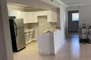 450 W Palm Cir Circle W, Pembroke Pines, FL 33025 - Photo 1