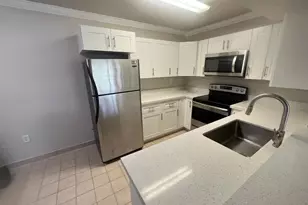 450 W Palm Cir Circle W, Pembroke Pines, FL 33025 - Photo 2
