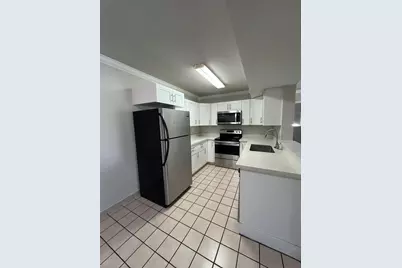 450 W Palm Cir Circle W #103, Pembroke Pines, FL 33025 - Photo 2