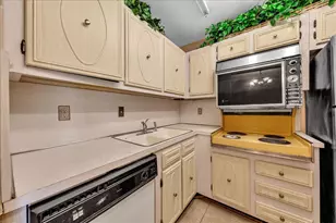 180 Cypress Club Dr, Pompano Beach, FL 33060 - Photo 24