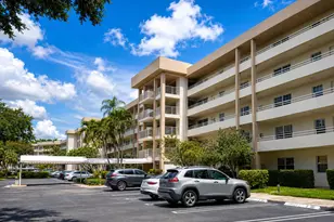 3930 Oaks Clubhouse Dr, Pompano Beach, FL 33069 - Photo 18