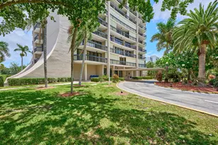 2425 Presidential Way, West Palm Beach, FL 33401 - Photo 38