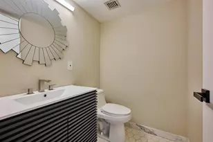 2425 Presidential Way, West Palm Beach, FL 33401 - Photo 8