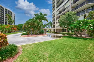 2425 Presidential Way, West Palm Beach, FL 33401 - Photo 38