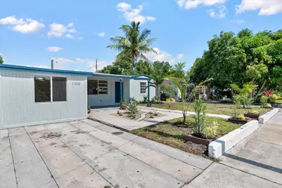 1306 S C Terrace, Lake Worth Beach, FL 33460 - Photo 2