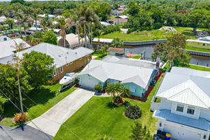 715 SW Rustic Cir, Stuart, FL 34997 - Photo 4