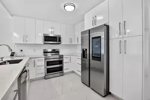 9095 Flynn Cir, Boca Raton, FL 33496 - Photo 6