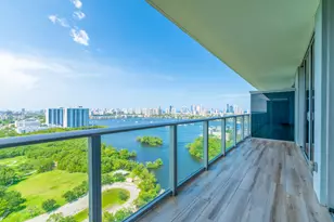 16385 Biscayne Blvd, North Miami Beach, FL 33160 - Photo 2