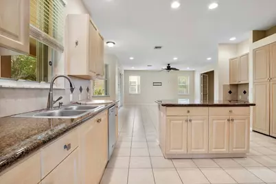 6370 Stonehurst Circle, Lake Worth, FL 33467 - Photo 12