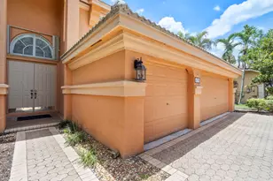 6370 Stonehurst Cir, Lake Worth, FL 33467 - Photo 2