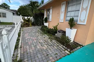 966 Sumter Rd E, West Palm Beach, FL 33415 - Photo 2
