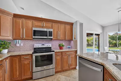 5817 Laurel Green Circle, Boynton Beach, FL 33437 - Photo 2