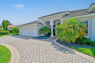 8091 SE Woodlake Ln W, Hobe Sound, FL 33455 - Photo 4