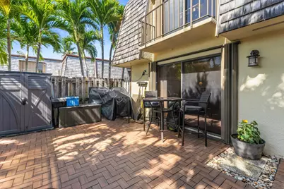 110 Lake Arbor Drive, Palm Springs, FL 33461 - Photo 4