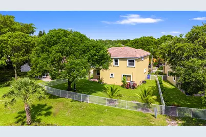 1753 NW 74th Way, Pembroke Pines, FL 33024 - Photo 26