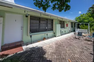 805 NE 40th St, Oakland Park, FL 33334 - Photo 14