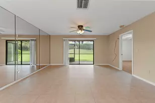 105 Lakeview Dr E, Royal Palm Beach, FL 33411 - Photo 8