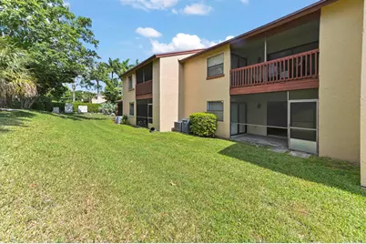 105 Lakeview Drive E, Royal Palm Beach, FL 33411 - Photo 22