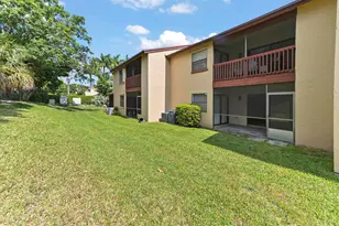 105 Lakeview Dr E, Royal Palm Beach, FL 33411 - Photo 22