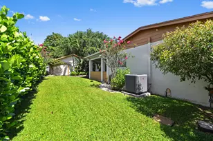 313 Poe Dr, Palm Springs, FL 33461 - Photo 26
