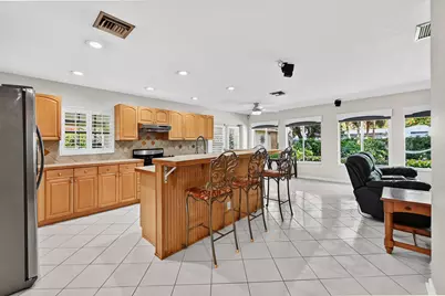 313 Poe Drive, Palm Springs, FL 33461 - Photo 10