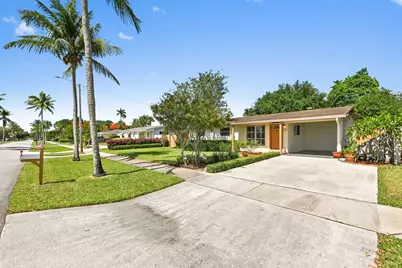 313 Poe Drive, Palm Springs, FL 33461 - Photo 2