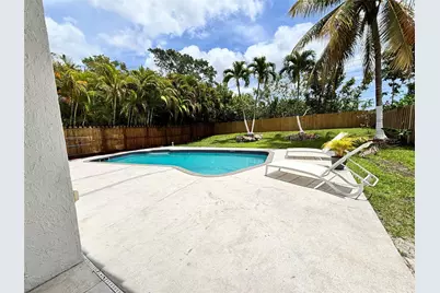 2990 NW 68th Avenue, Margate, FL 33063 - Photo 4