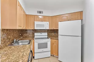 212 Lake Pointe Dr, Oakland Park, FL 33309 - Photo 10