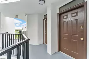 212 Lake Pointe Dr, Oakland Park, FL 33309 - Photo 6