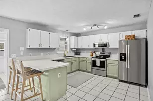 2920 SE Cypress St, Stuart, FL 34997 - Photo 10