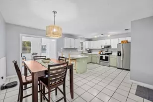 2920 SE Cypress St, Stuart, FL 34997 - Photo 8