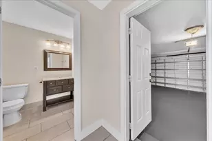 611 N Highland Dr, Hollywood, FL 33021 - Photo 30