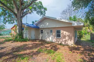4721 28th Ct, Vero Beach, FL 32967 - Photo 4