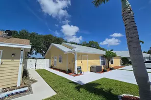 1530 Royal Forest Ct, West Palm Beach, FL 33406 - Photo 4