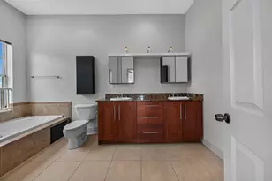 2700 NE 8th Ave, Wilton Manors, FL 33334 - Photo 16