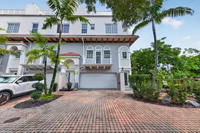 2700 NE 8th Avenue, Wilton Manors, FL 33334 - Photo 2