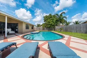 9102 Bedford Dr, Boca Raton, FL 33434 - Photo 2