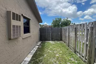 8511 NW 8th St, Pembroke Pines, FL 33024 - Photo 32
