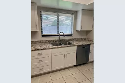 8511 NW 8th Street, Pembroke Pines, FL 33024 - Photo 10