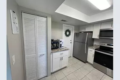 8511 NW 8th Street, Pembroke Pines, FL 33024 - Photo 12