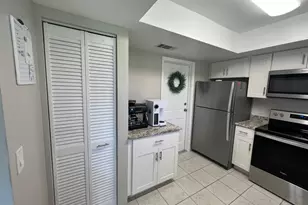8511 NW 8th St, Pembroke Pines, FL 33024 - Photo 12
