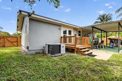 202 Elaine Circle W, West Palm Beach, FL 33409 - Photo 32