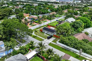 202 Elaine Cir W, West Palm Beach, FL 33409 - Photo 38